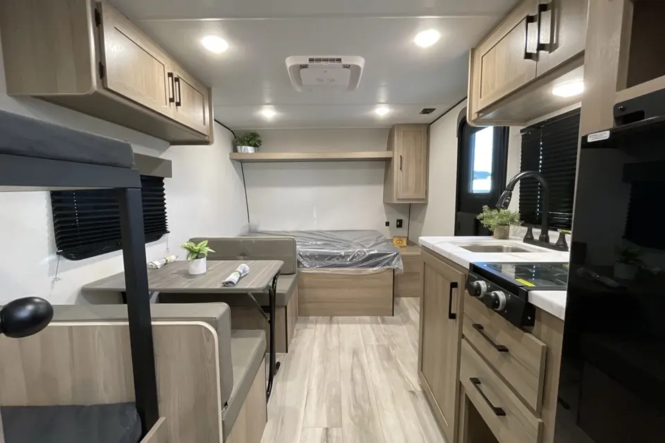 Phillip's Keystone Coleman light 17bx Travel Trailer