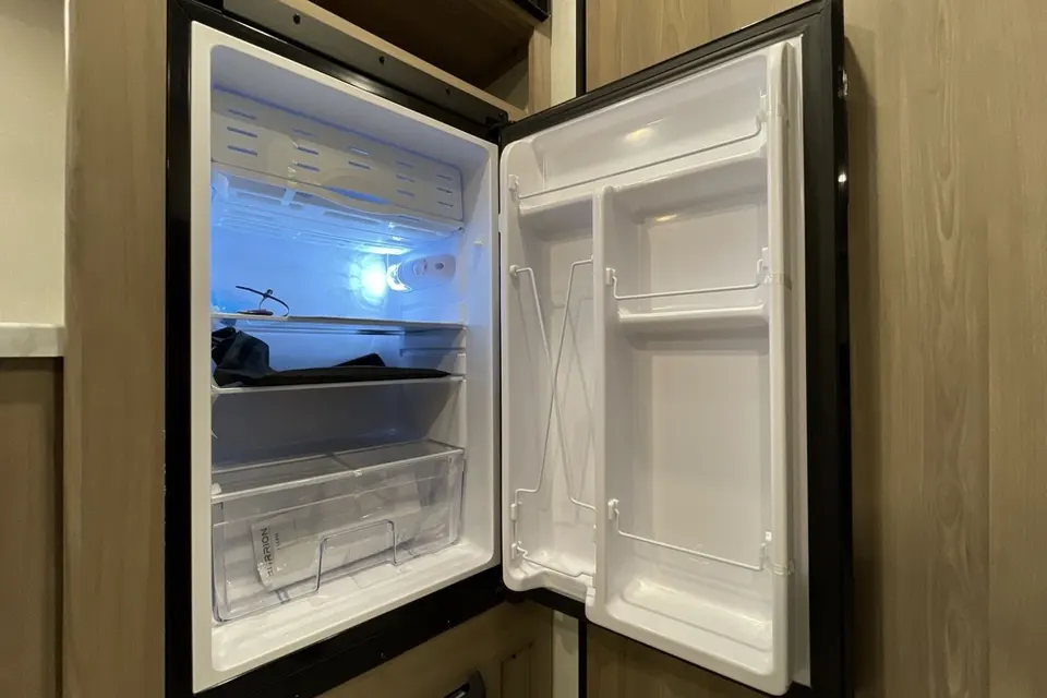 Phillip's Keystone Coleman light 17bx Travel Trailer