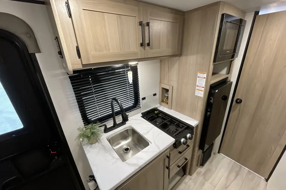 Phillip's Keystone Coleman light 17bx Travel Trailer