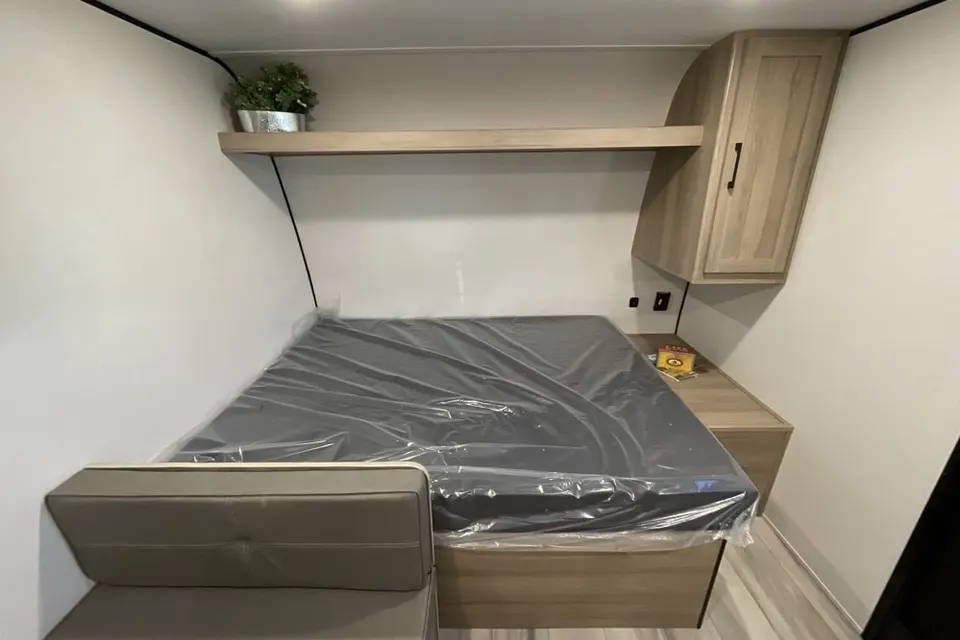 Phillip's Keystone Coleman light 17bx Travel Trailer