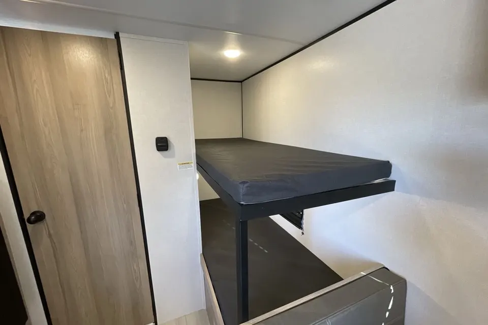 Phillip's Keystone Coleman light 17bx Travel Trailer