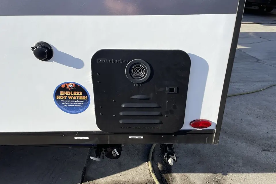 Phillip's Keystone Coleman light 17bx Travel Trailer
