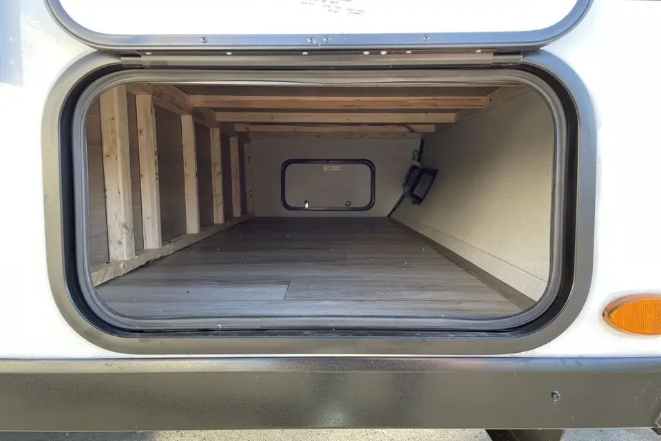 Phillip's Keystone Coleman light 17bx Travel Trailer
