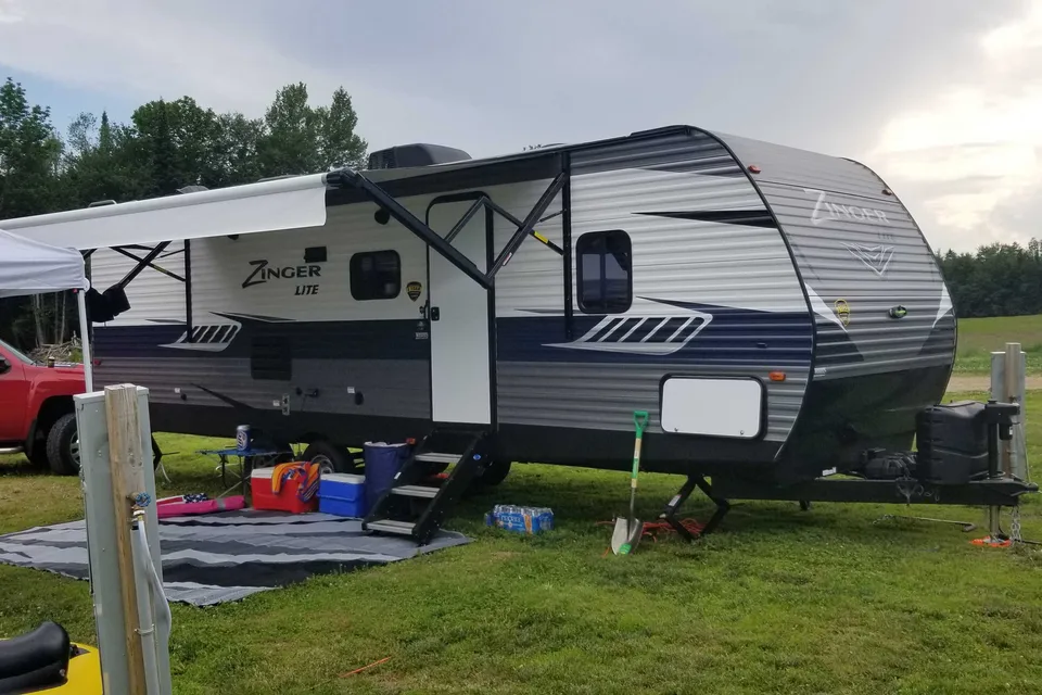 Kenneth's Zinger 270bh Travel Trailer