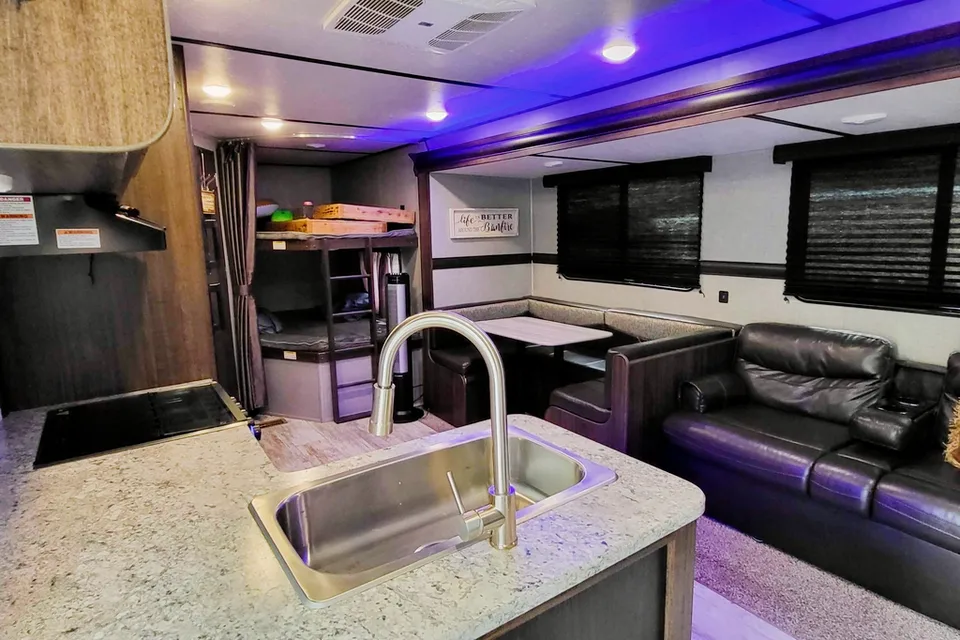 Kenneth's Zinger 270bh Travel Trailer
