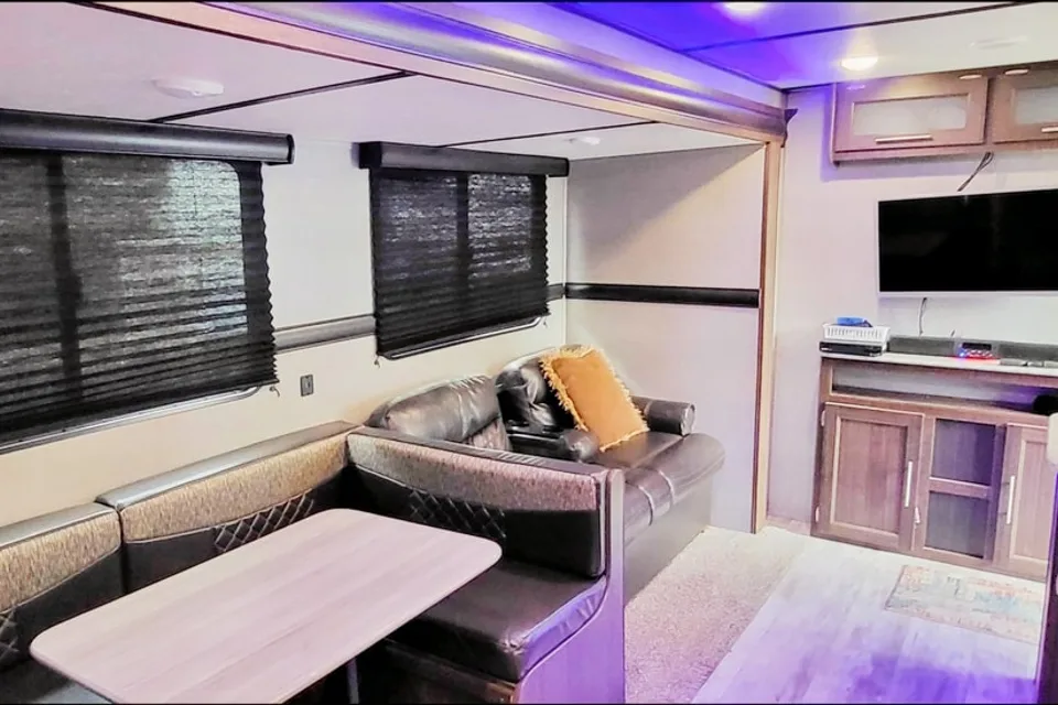 Kenneth's Zinger 270bh Travel Trailer