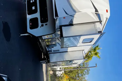 Wolf Pack Toyhauler