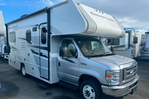Caveman Cruisers – Class C Motorhome (Sleeps 6)