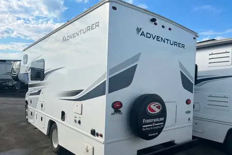 Caveman Cruisers – Class C Motorhome (Sleeps 6)