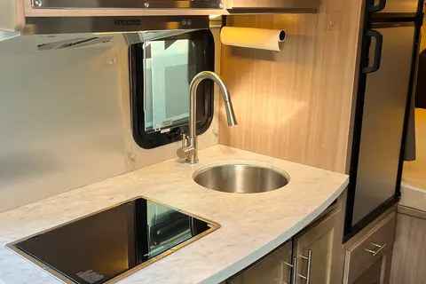 Caveman Cruisers – Class C Motorhome (Sleeps 6)
