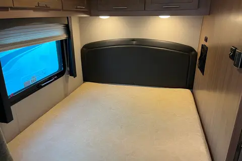 Caveman Cruisers – Class C Motorhome (Sleeps 6)