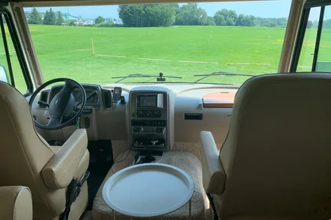 Fun Time Travel Winnebago Vista 29VE  $300/nt. High Season  $275/nt. Low Season