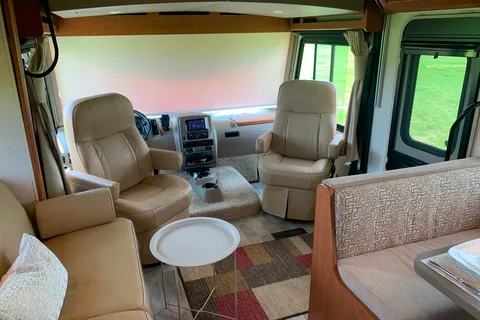 Fun Time Travel Winnebago Vista 29VE  $300/nt. High Season  $275/nt. Low Season