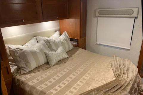 Fun Time Travel Winnebago Vista 29VE  $300/nt. High Season  $275/nt. Low Season