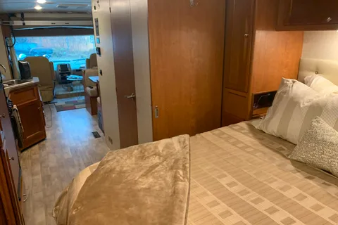 Fun Time Travel Winnebago Vista 29VE  $300/nt. High Season  $275/nt. Low Season