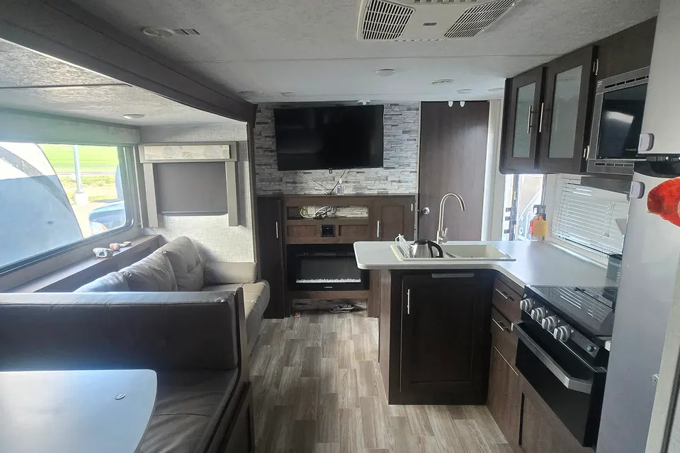 Carlos's Forest River Cruise Lite xbq28 Travel Trailer