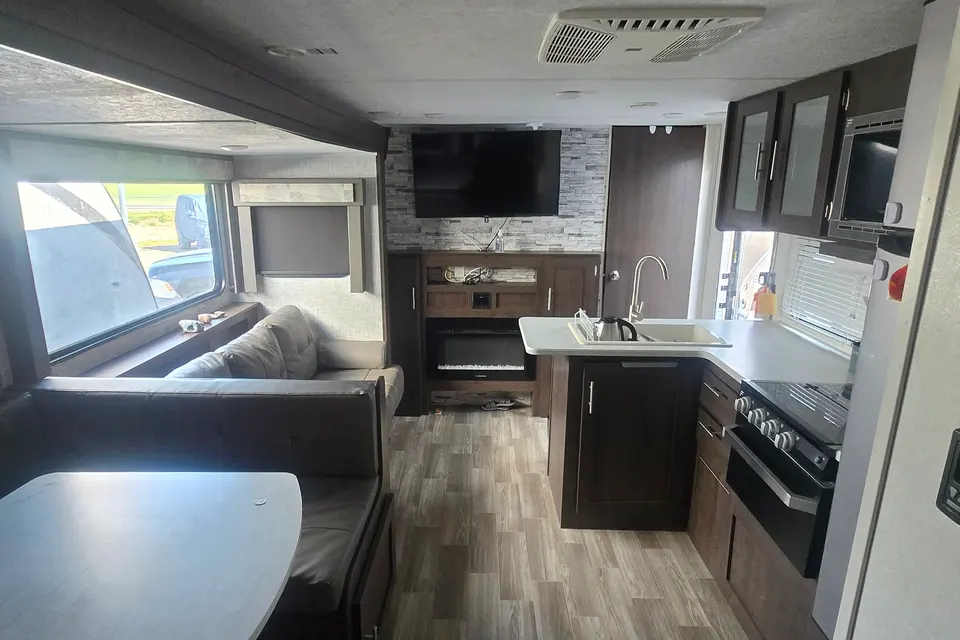Carlos's Forest River Cruise Lite xbq28 Travel Trailer