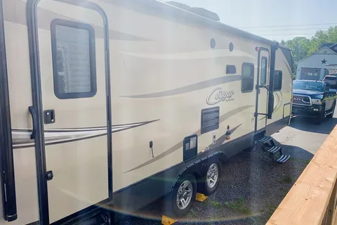 Chris's Cougar Cougar lite  Travel Trailer