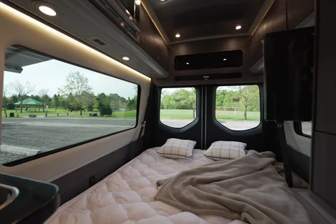 Luxury  Airstream interstate 19 Class B Camper Van