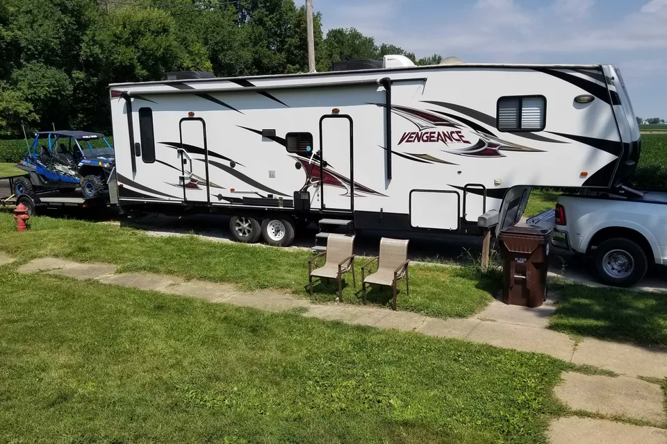Lynn's Cherokee Vengeance Fifth Wheel