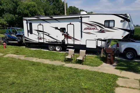 Lynn's Cherokee Vengeance Fifth Wheel