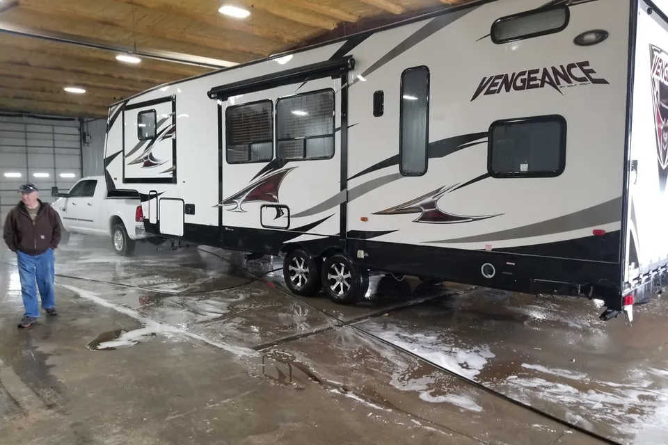 Lynn's Cherokee Vengeance Fifth Wheel