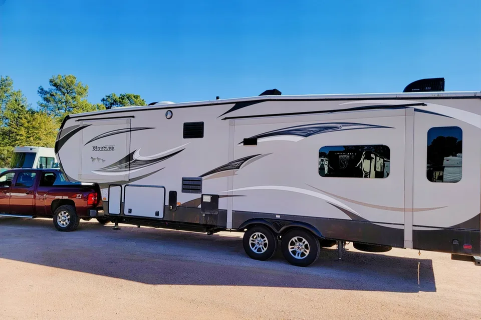 Taj-ma-haul Keystone Montana Fifth Wheel