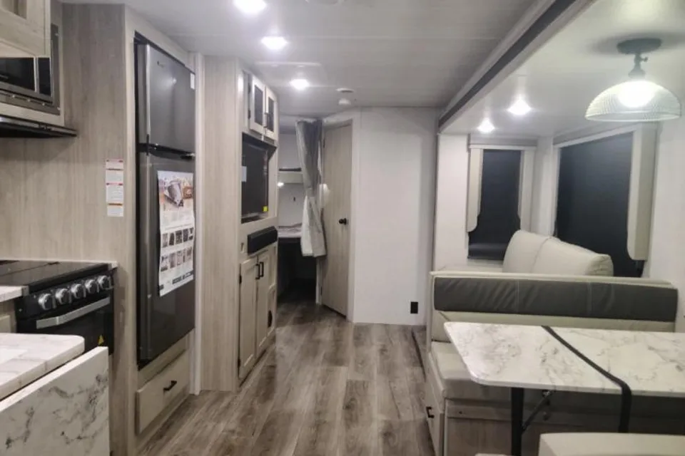 [02] Stress Free RVs - 2022 - XL - KING Size Bunkhouse