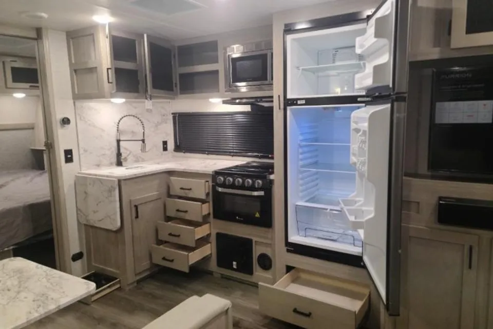 [02] Stress Free RVs - 2022 - XL - KING Size Bunkhouse