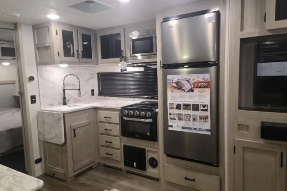 [02] Stress Free RVs - 2022 - XL - KING Size Bunkhouse