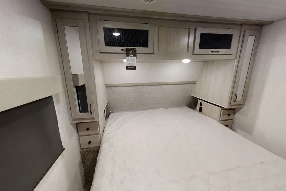 [02] Stress Free RVs - 2022 - XL - KING Size Bunkhouse