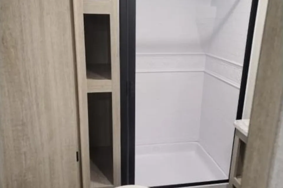 [02] Stress Free RVs - 2022 - XL - KING Size Bunkhouse