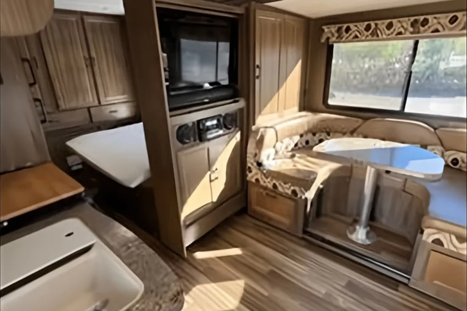 Mike's 2022 Coachmen RV Prism Elite 24FS 2022 Coachmen RV Prism Elite 24FS Class C