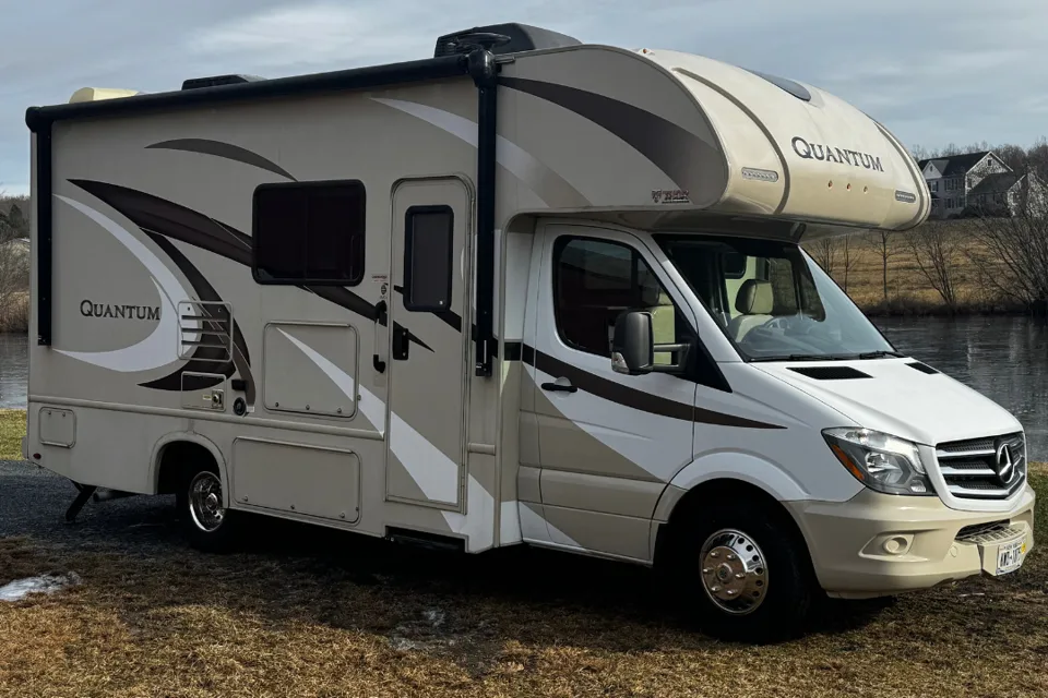 MERCURY: Small outside and big inside! | Thor Motor Coach Quantum Sprinter KM24 Class C