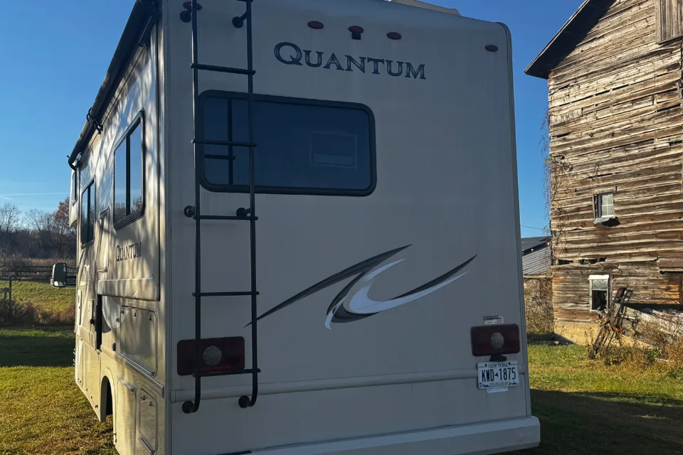 MERCURY: Small outside and big inside! | Thor Motor Coach Quantum Sprinter KM24 Class C