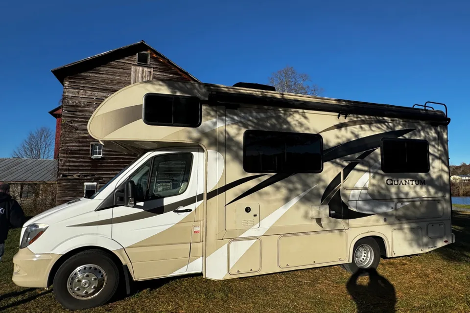 MERCURY: Small outside and big inside! | Thor Motor Coach Quantum Sprinter KM24 Class C