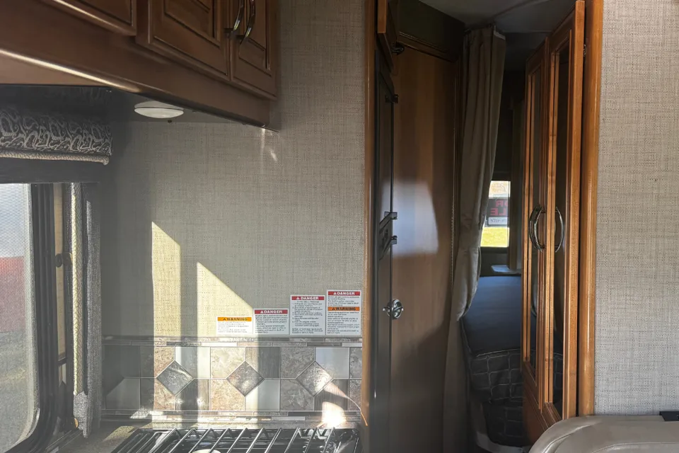 MERCURY: Small outside and big inside! | Thor Motor Coach Quantum Sprinter KM24 Class C