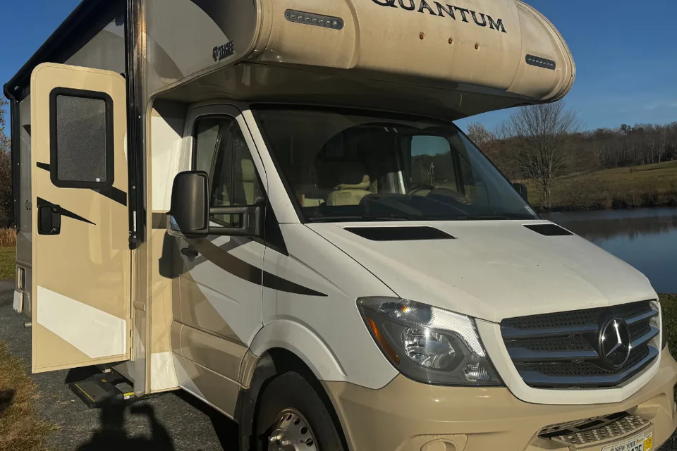 MERCURY: Small outside and big inside! | Thor Motor Coach Quantum Sprinter KM24 Class C