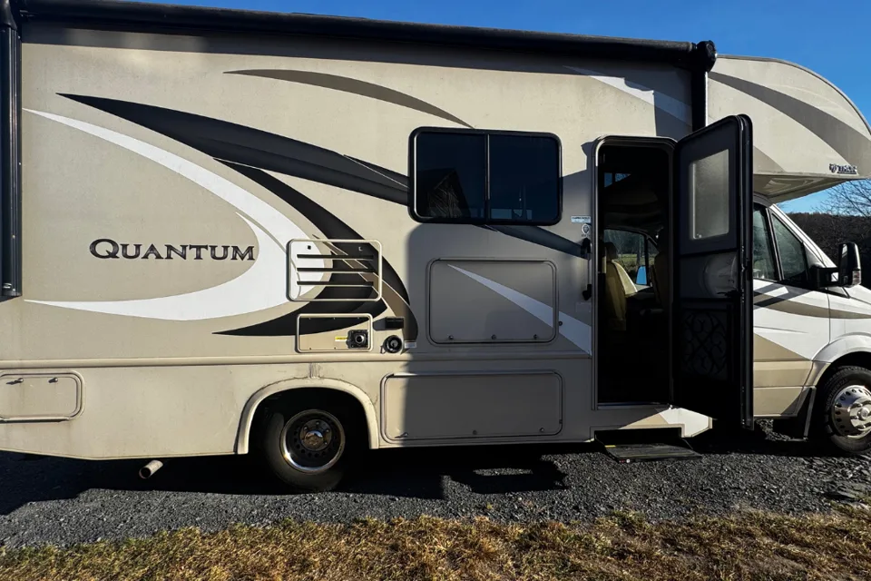 MERCURY: Small outside and big inside! | Thor Motor Coach Quantum Sprinter KM24 Class C