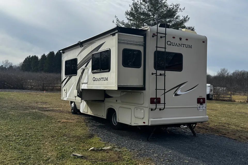 MERCURY: Small outside and big inside! | Thor Motor Coach Quantum Sprinter KM24 Class C