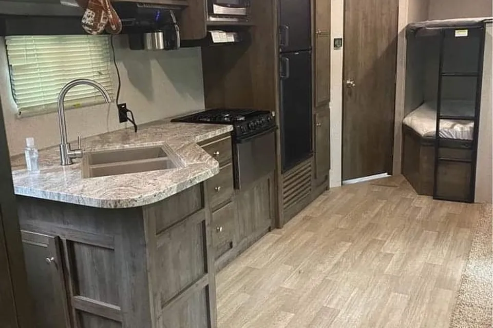 Tina's Coleman 263bh Travel Trailer