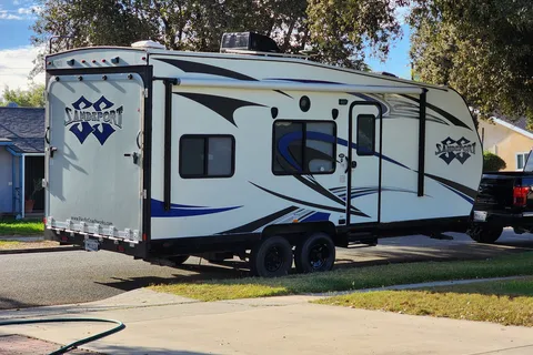 Mark's Pacific Coachworks 20EX Toy Hauler