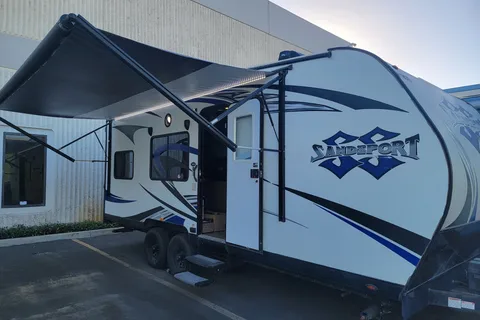 Mark's Pacific Coachworks 20EX Toy Hauler