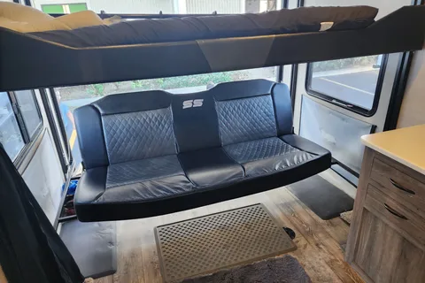 Mark's Pacific Coachworks 20EX Toy Hauler