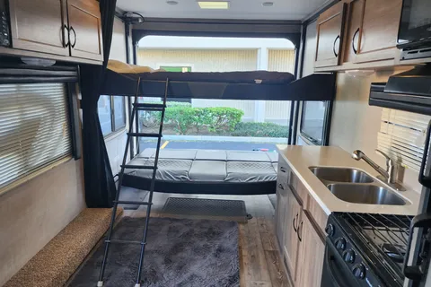 Mark's Pacific Coachworks 20EX Toy Hauler