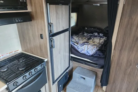 Mark's Pacific Coachworks 20EX Toy Hauler