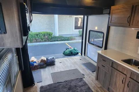 Mark's Pacific Coachworks 20EX Toy Hauler