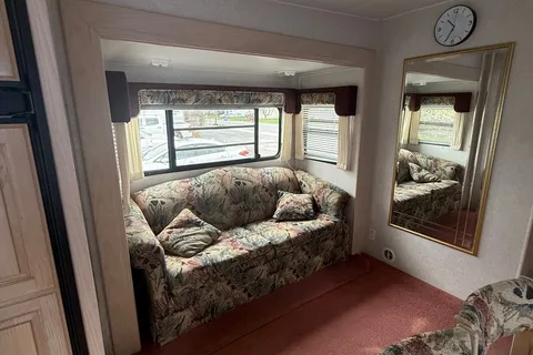Doug's Glendale Fifth Wheel 