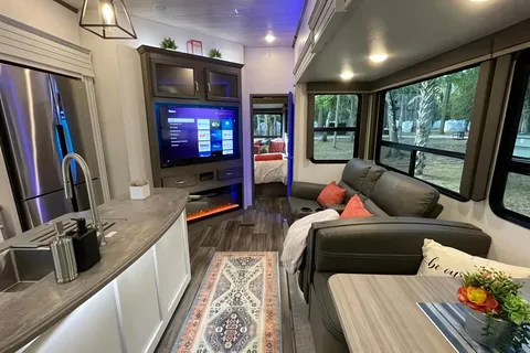 AMAZING RV - Must See 2BR! (Delivery Available)