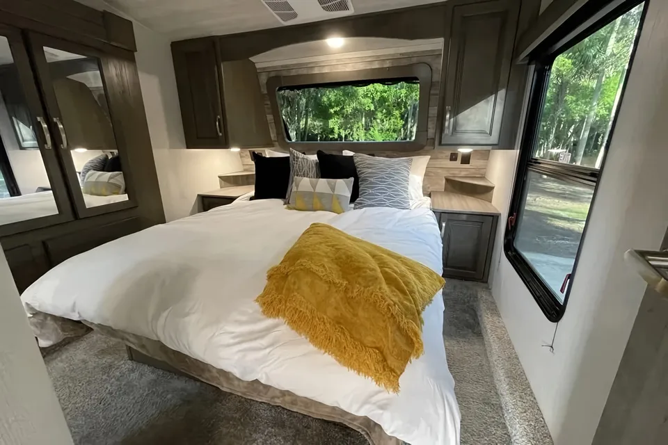 AMAZING RV - Must See 2BR! (Delivery Available)